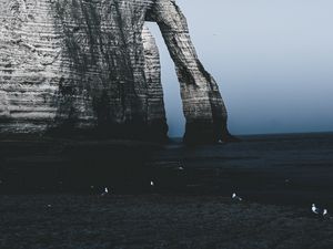 Превью обои скала, утес, море, побережье, сумерки