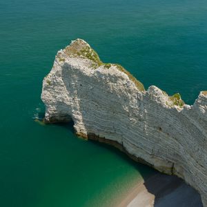 Превью обои скала, утес, море, природа, вид сверху, побережье