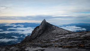 Превью обои скала, вершина, каменный, высота, небо