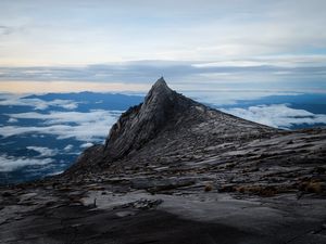 Превью обои скала, вершина, каменный, высота, небо