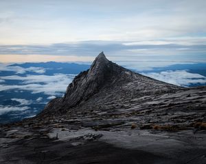 Превью обои скала, вершина, каменный, высота, небо