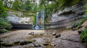 Превью обои скала, водопад, вода, брызги, природа, пейзаж