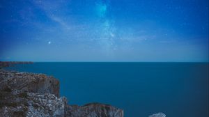 Превью обои скалы, арка, море, звездное небо, горизонт, ночь