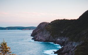 Превью обои скалы, берег, море, ноги