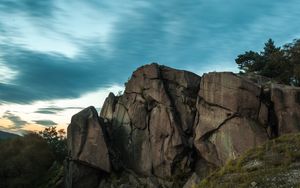 Превью обои скалы, деревья, облака, вечер