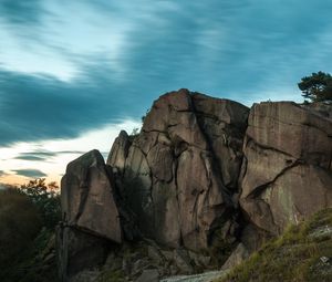 Превью обои скалы, деревья, облака, вечер