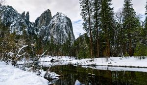 Превью обои скалы, деревья, река, снег, природа