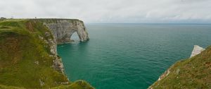 Превью обои скалы этрета, скалы, арка, море, растения, облака, природа, франция