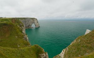 Превью обои скалы этрета, скалы, арка, море, растения, облака, природа, франция