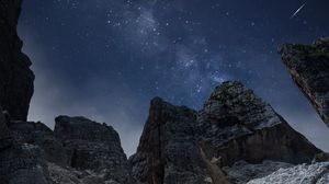 Превью обои скалы, горы, ночь, звезды, звездное небо