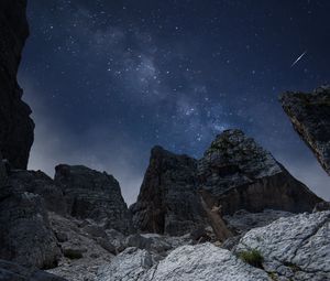 Превью обои скалы, горы, ночь, звезды, звездное небо