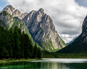 Превью обои скалы, горы, озеро, деревья, ель