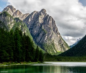 Превью обои скалы, горы, озеро, деревья, ель