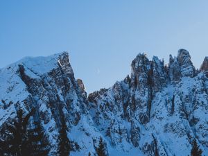 Превью обои скалы, горы, снег, заснеженный, ель, луна