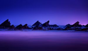 Превью обои скалы, горы, вершины, туман, ночь, тайвань