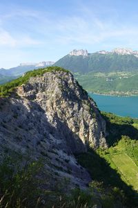 Превью обои скалы, горы, вершины, море, ветки