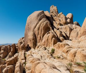 Превью обои скалы, камни, каменный, рельеф, кусты