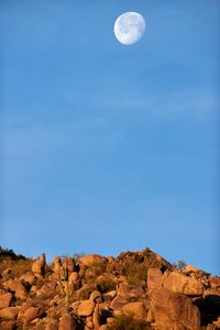 Превью обои скалы, камни, кусты, луна, природа