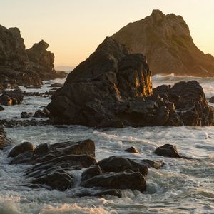 Превью обои скалы, камни, море, пена