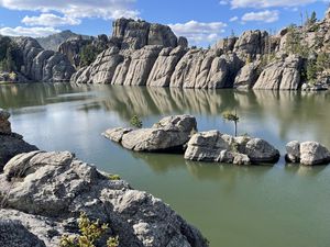 Превью обои скалы, камни, озеро, деревья, природа