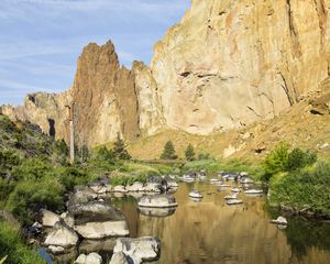 Превью обои скалы, камни, пруд, отражение, трава