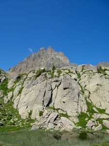 Превью обои скалы, камни, рельеф, трава, природа