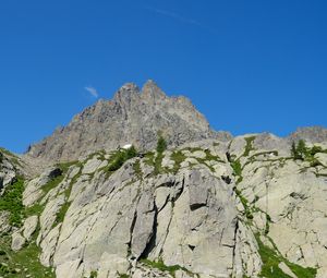 Превью обои скалы, камни, рельеф, трава, природа