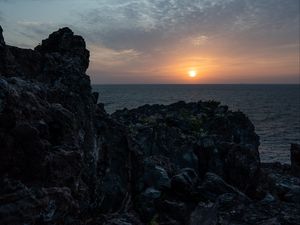 Превью обои скалы, камни, закат, солнце, океан
