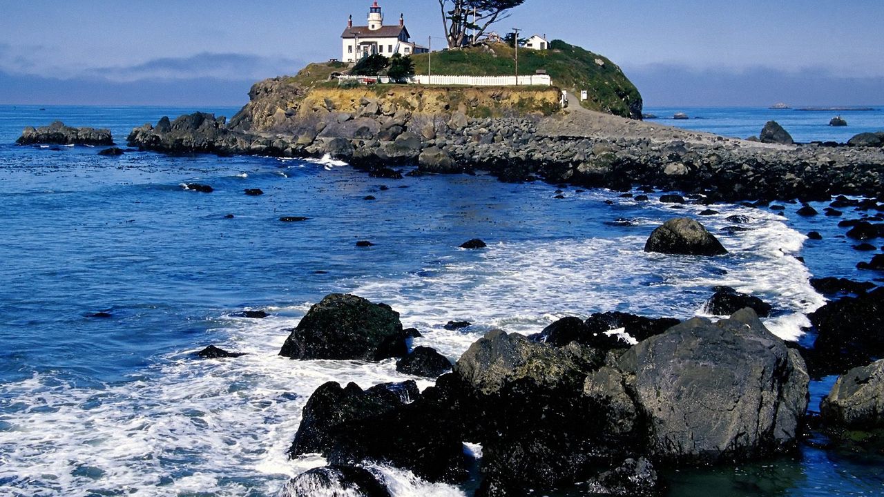 Обои скалы, маяк, калифорния, тихий океан, вода, камни