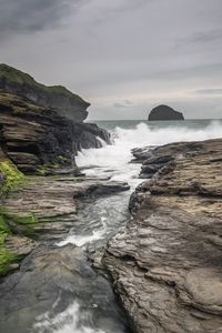 Превью обои скалы, мох, море, вода, природа