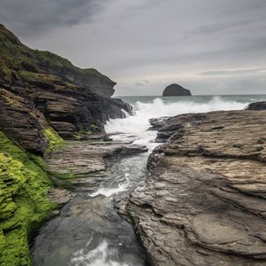 Превью обои скалы, мох, море, вода, природа