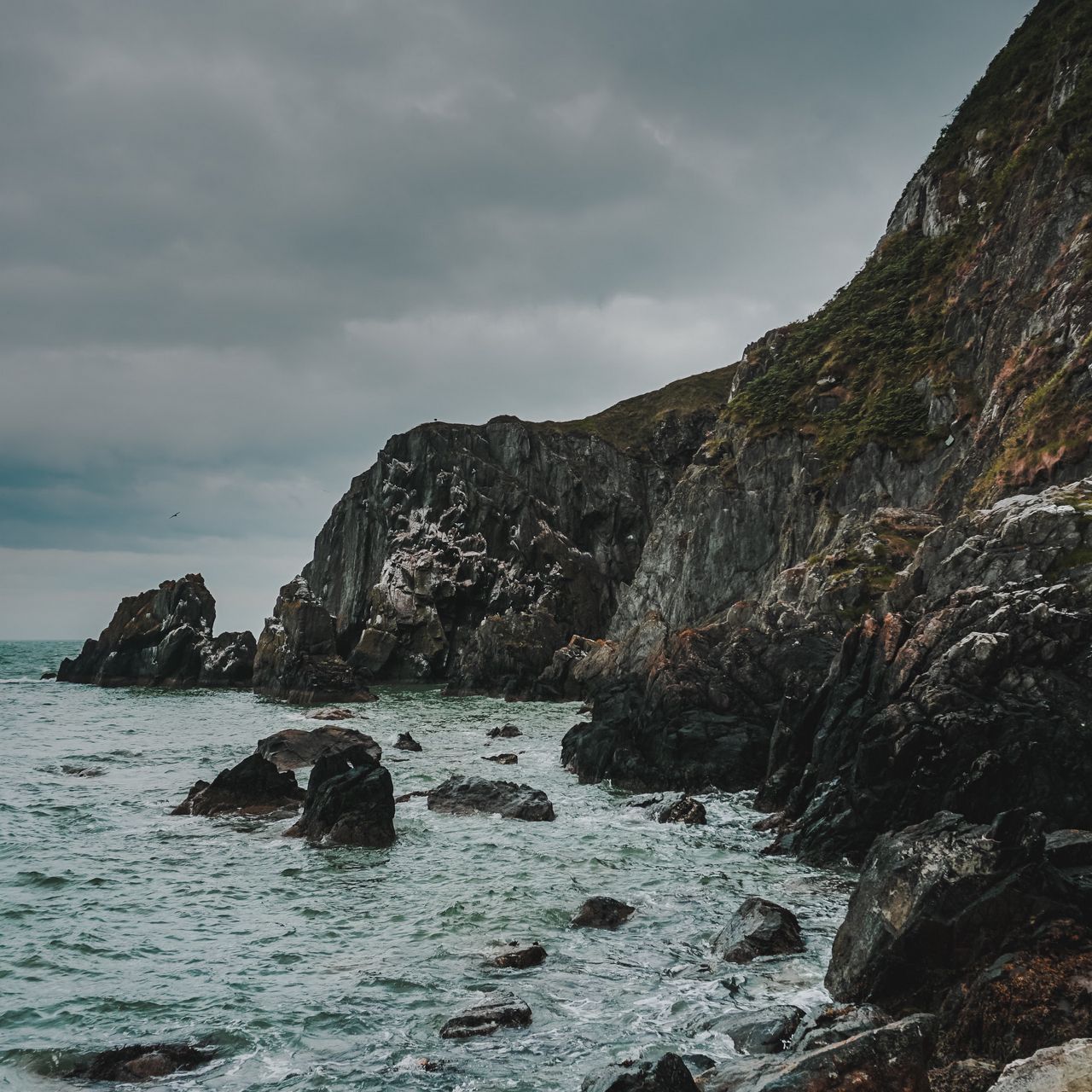 Погода в скале. Coast Rocks. Боролось море со скалой десятки. Скала Киселева. Чёрное море скала из фильма фото.