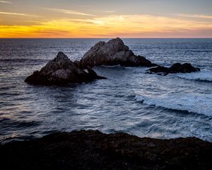 Превью обои скалы, море, горизонт, пейзаж