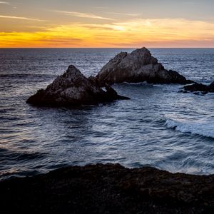 Превью обои скалы, море, горизонт, пейзаж