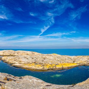Превью обои скалы, море, облака, небо, швеция