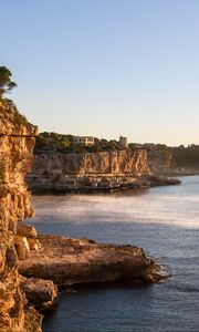 Превью обои скалы, море, обрыв, здания, пейзаж