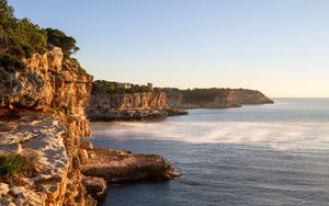 Превью обои скалы, море, обрыв, здания, пейзаж