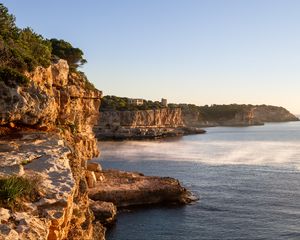 Превью обои скалы, море, обрыв, здания, пейзаж