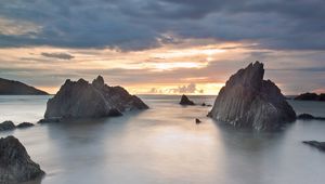 Превью обои скалы, море, пелена, безмолвие, вечер, небо