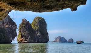 Превью обои скалы, море, трава, вид, природа