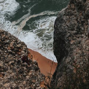 Превью обои скалы, обрыв, море, пляж, волны