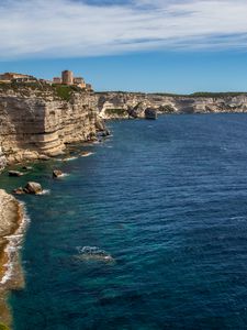 Превью обои скалы, обрыв, море, здания