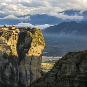 Превью обои скалы, обрыв, рельеф, горы, долина