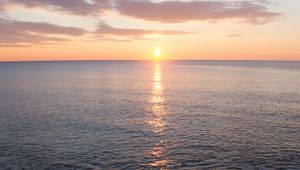 Превью обои скалы, побережье, море, закат, блики