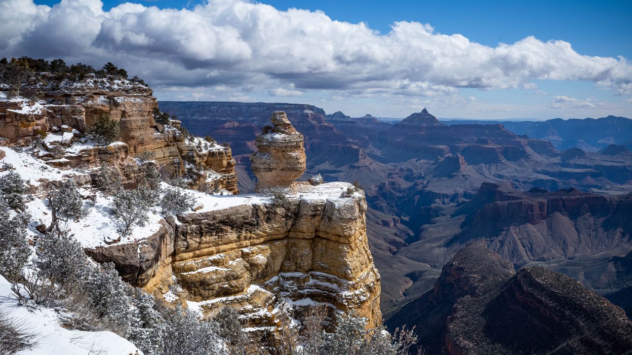 Обои скалы, рельеф, снег, облак, пейзаж