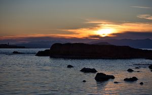 Превью обои скалы, силуэты, море, закат, темный