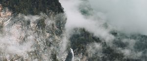 Превью обои скалы, туман, деревья, ель, облака