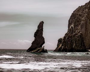 Превью обои скалы, утес, море, волны, волнистый