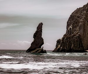 Превью обои скалы, утес, море, волны, волнистый