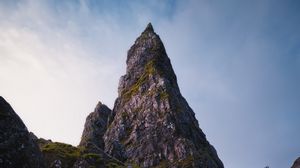 Превью обои скалы, вершина, камни, мох
